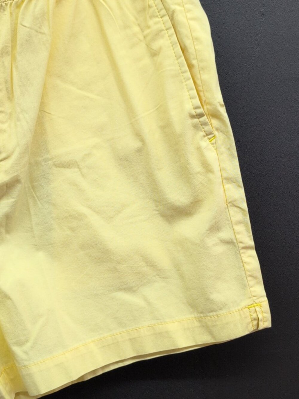 Banana Republic 5" Summerweight Men's Chino Shorts Size 34 Soft Yellow - Picture 3 of 11